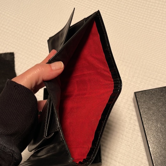 Authentic Chanel patten leather wallet - Picture 9 of 16